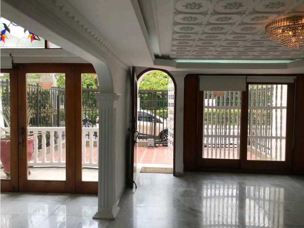 SE VENDE CASA FRENTE AL MUELLE TURISTICO BARRIO MANGA EN CARTAGENA
