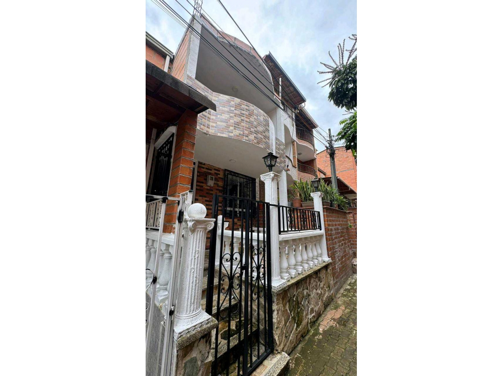 SE VENDE CASA EN NIQUIA - CERCA DE PUERTA DEL NORTE