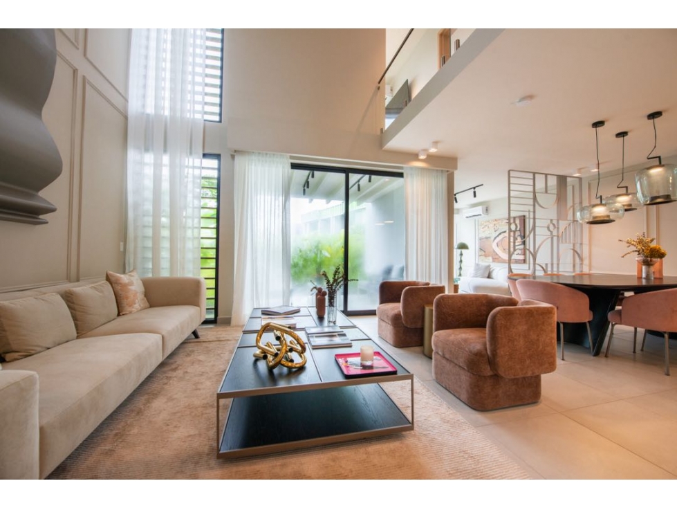 PANAMÁ PACIFICO/ Casa den y un estudio en planta baja