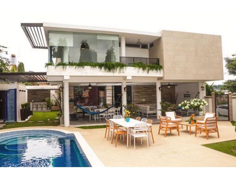 SE VENDE CASA EN PH FUENTE DEL FRESNO SUPER REMODELADA CON 768M2 JP - 1