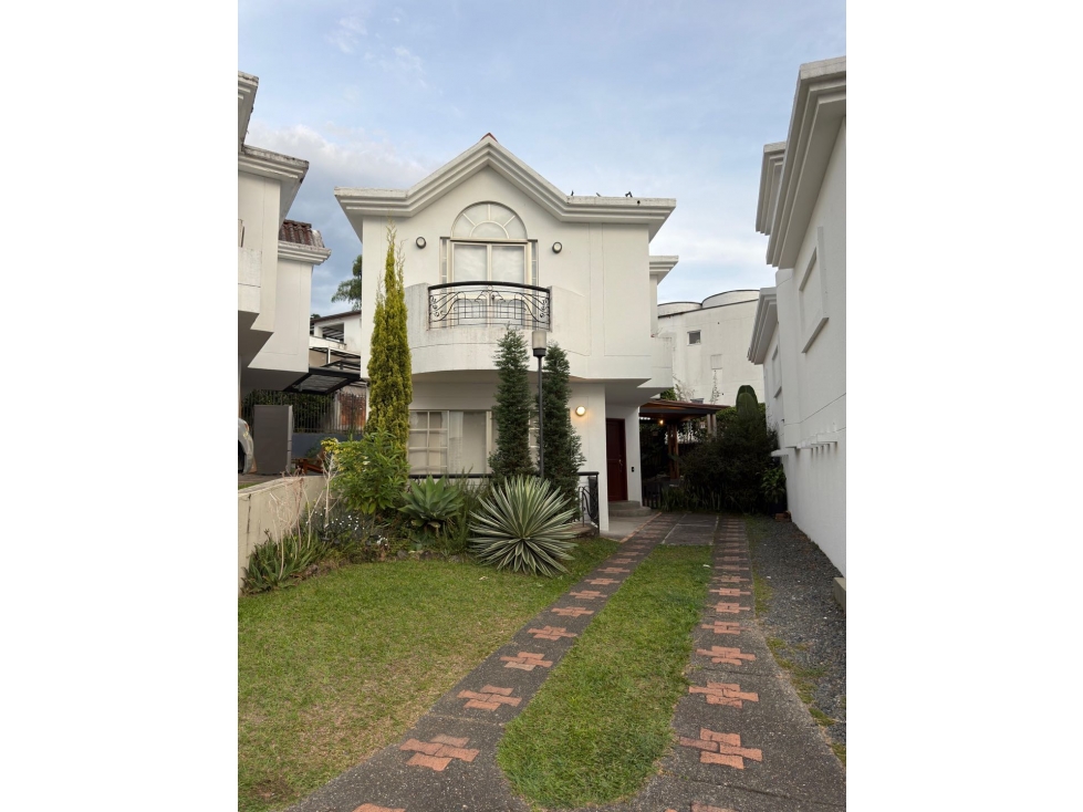 SE VENDE CASA EN PINARES ALTO