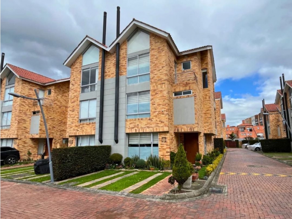 SE VENDE CASA EN PINARES DE CHIA