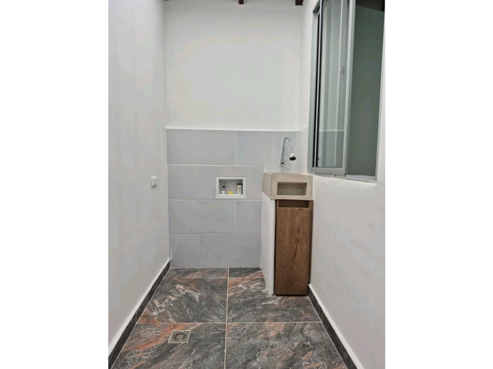SE VENDE CASA EN PRADO REMODELADA A SOLO 3 MIN DEL PARQUE DE BELLO — foto 3