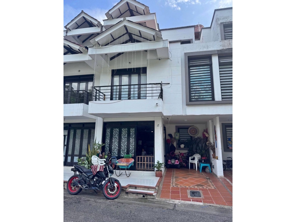 Se vende casa en quintas de Santa Clara sector del terminal