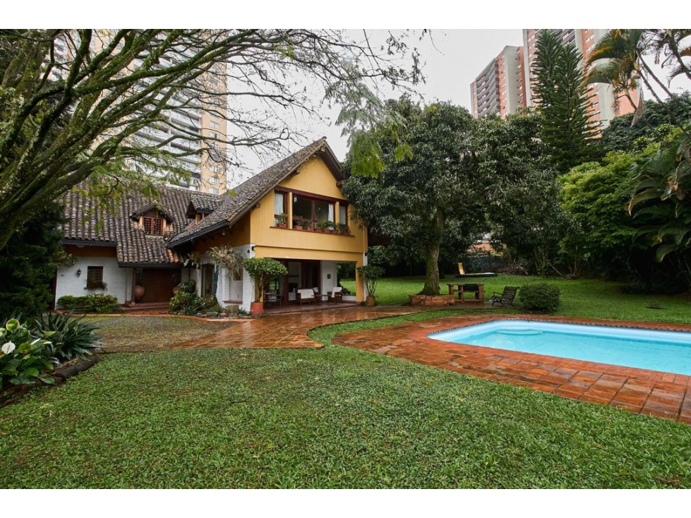 SE VENDE CASA EN SABANETA SECTOR LA DOCTORA