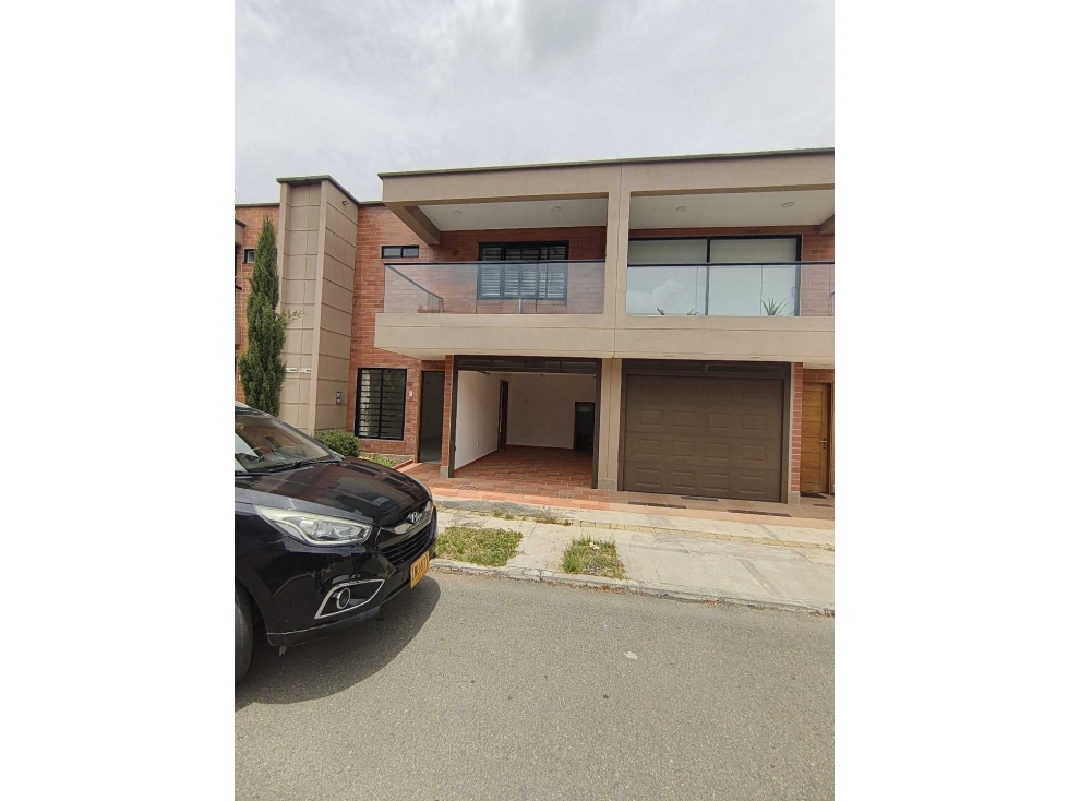 SE VENDE CASA EN SAN ANTONIO DE PEREIRA PARA ESTRENAR