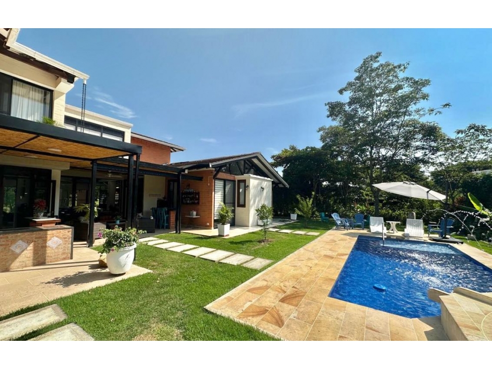 VENDO CASA CON PISCINA EN CONDOMINIO EN VERDE HORIZONTE, JAMUNDI