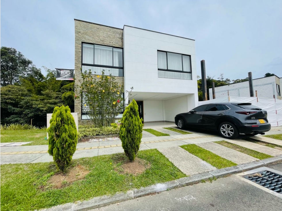 Se vende casa en unidad cerrada Llanogrande