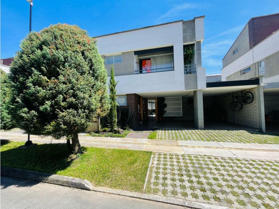 Se vende casa en unidad cerrada sector porvenir Rionegro