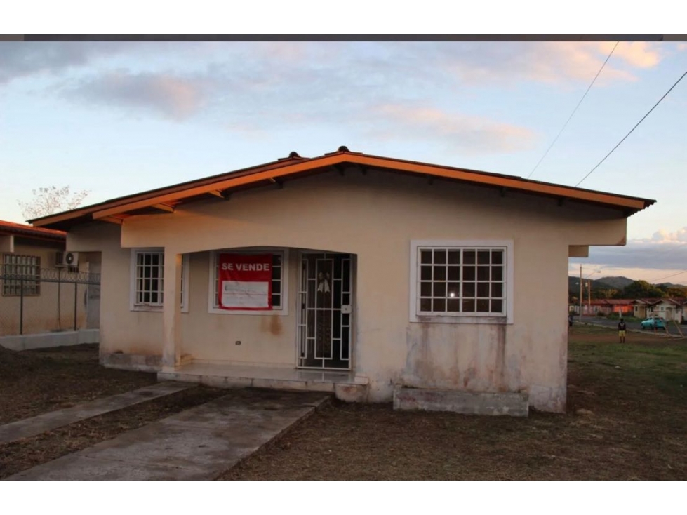 SE VENDE CASA EN VERAGUAS EN SAN ANTONIO URB QUINTAS DE MARIA $60,000