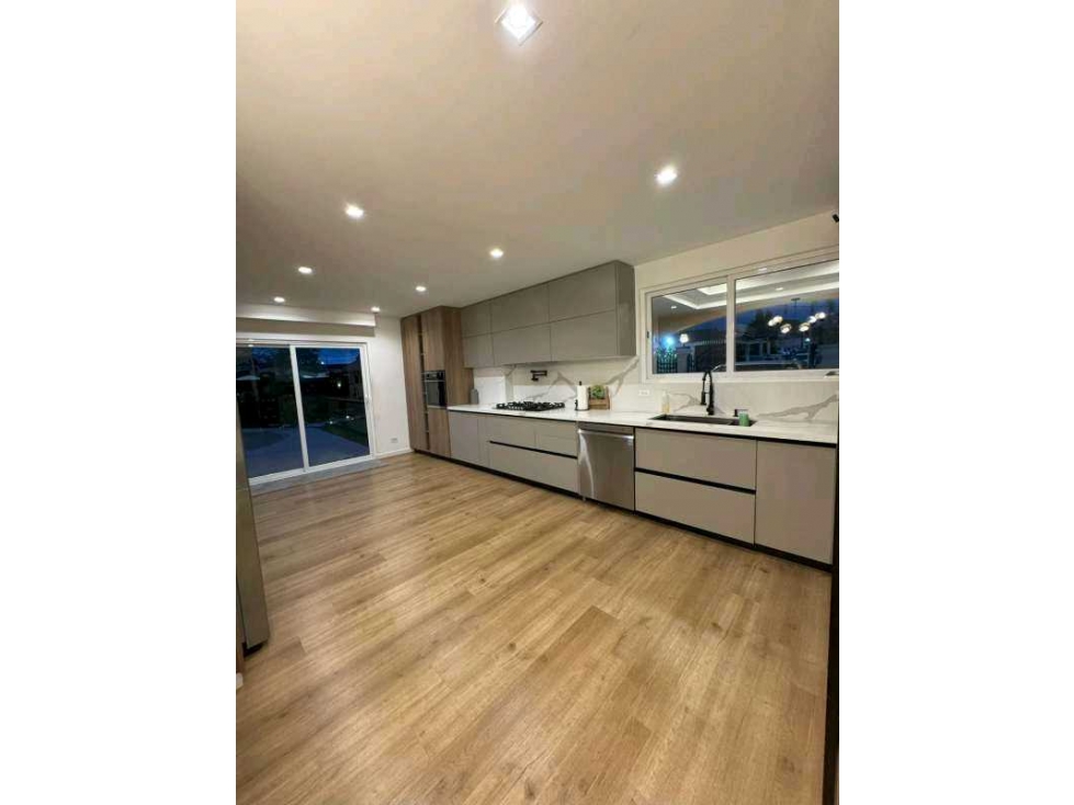 SE VENDE CASA EN VILLA LUCRE- ALTOS DE SAN RAFAEL REMODELADA 397m2 JP - 5