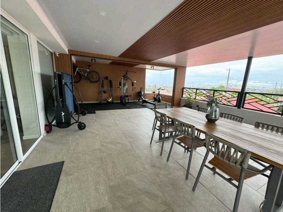 SE VENDE CASA EN VILLA LUCRE- ALTOS DE SAN RAFAEL REMODELADA 397m2 JP - 3