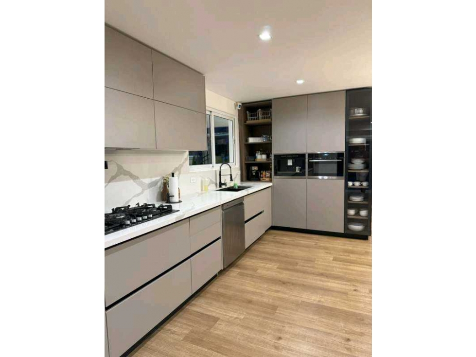 SE VENDE CASA EN VILLA LUCRE- ALTOS DE SAN RAFAEL REMODELADA 397m2 JP - 6