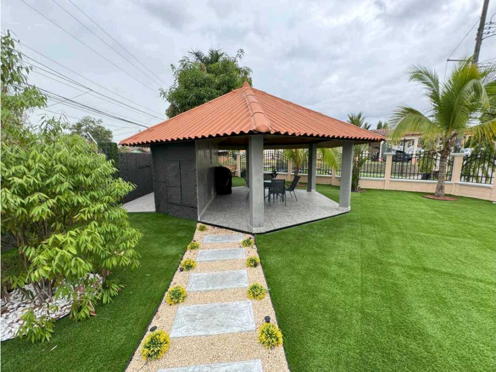 SE VENDE CASA EN VILLA LUCRE- ALTOS DE SAN RAFAEL REMODELADA 397m2 JP - 2