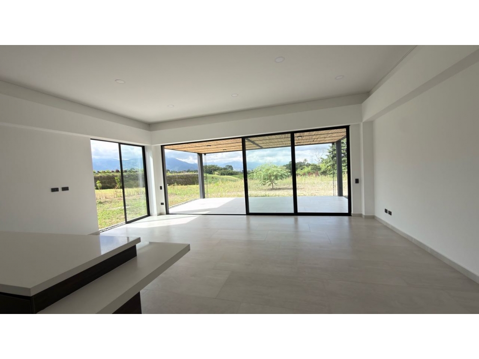SE VENDE CASA ENTREMADEROS