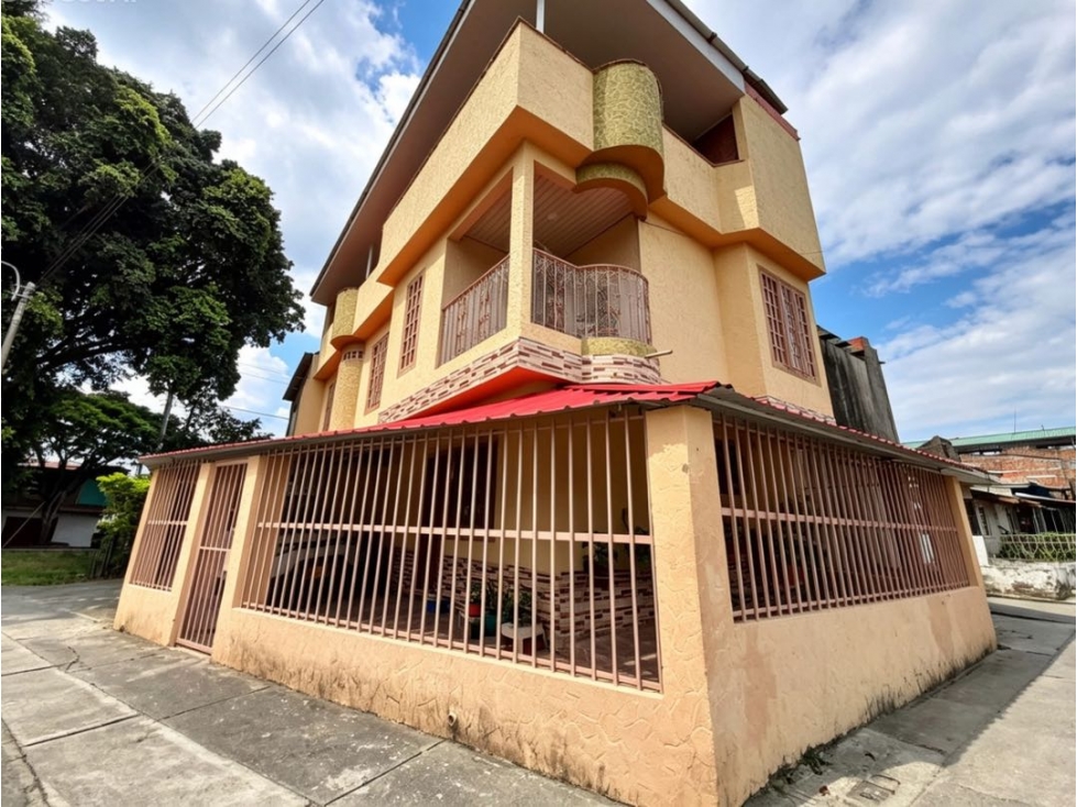 Casa bifamiliar esquinera con terraza en venta | Harold Eder - Palmira