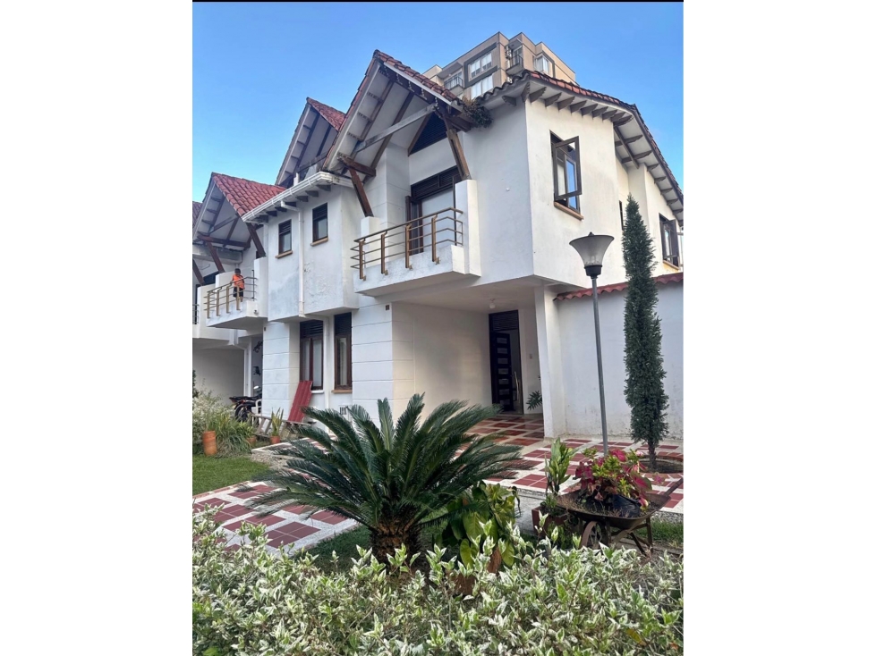 Se vende casa, esquinera, conjunto quintas de Morelia Villavicencio