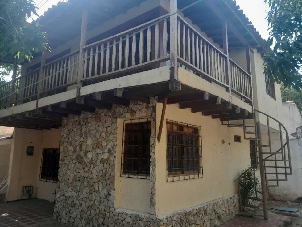 Se vende casa esquinera de 2 pisos con 3 apartamentos, gaira-rodadero