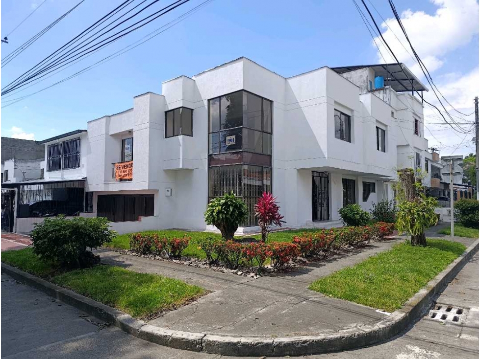 SE VENDE CASA ESQUINERA DE 2DO NIVELES EN EL B/ LAS MERCEDES - 1