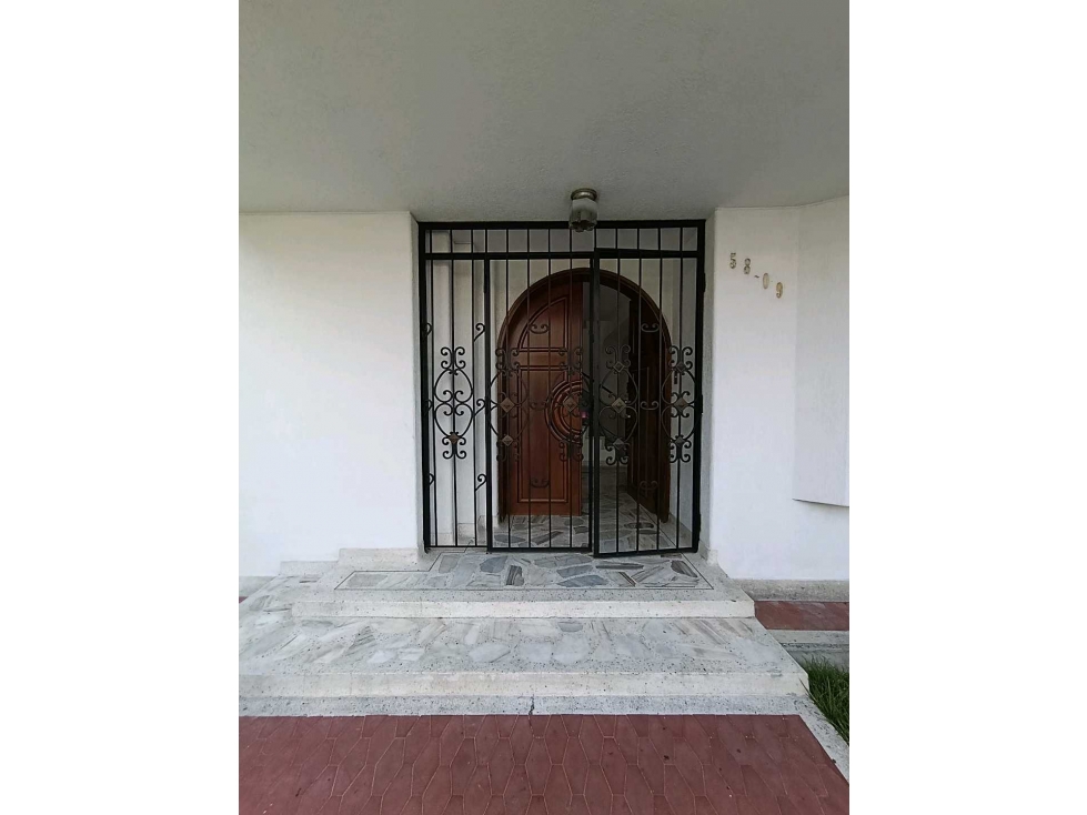 SE VENDE CASA ESQUINERA DE 2DO NIVELES EN EL B/ LAS MERCEDES - 2