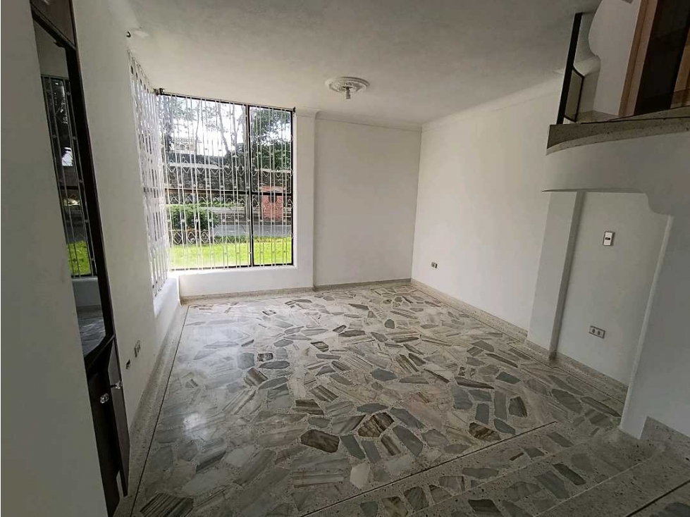 SE VENDE CASA ESQUINERA DE 2DO NIVELES EN EL B/ LAS MERCEDES - 4