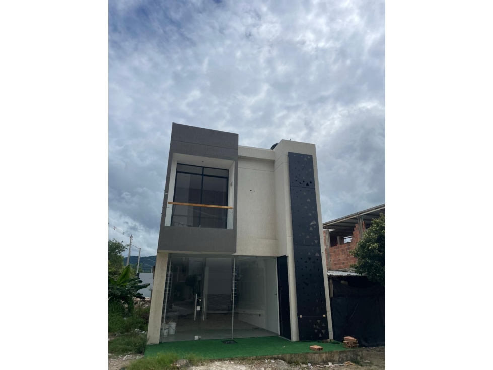 SE VENDE CASA ESQUINERA DE DOS NIVELES CON LOCAL BARRIO VILLA SALOMÉ