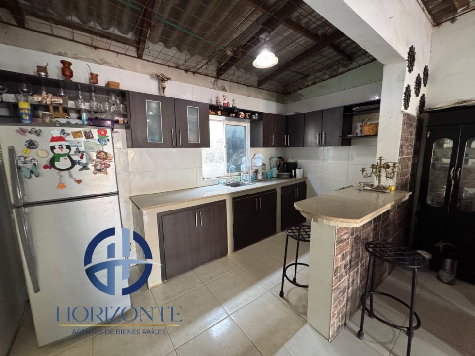 SE VENDE CASA ESQUINERA EN EL BARRIO LIBERTADOR — foto 2