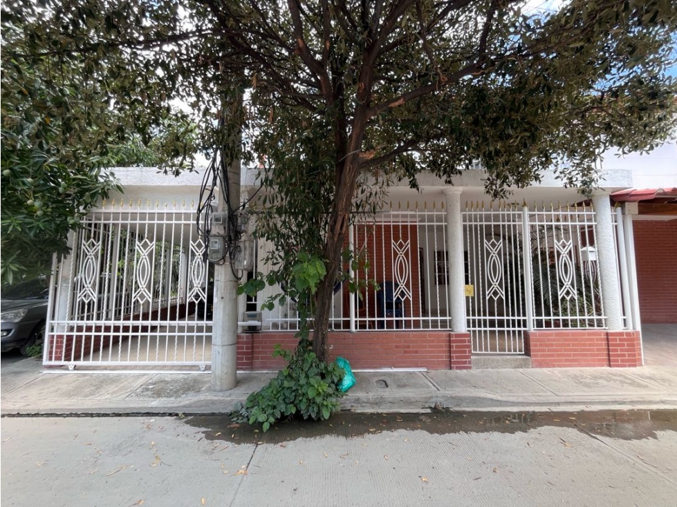 Se vende casa esquinera en sierra adentro