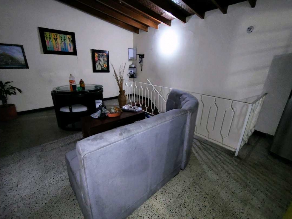 SE VENDE CASA ESQUINERA. PISO 2 EN LOS COLORES — foto 2