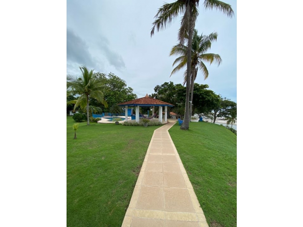 Se Vende casa frente al Mar - 2