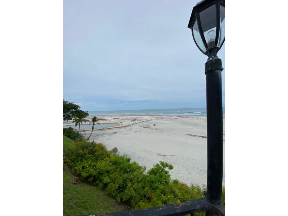 Se Vende casa frente al Mar - 4
