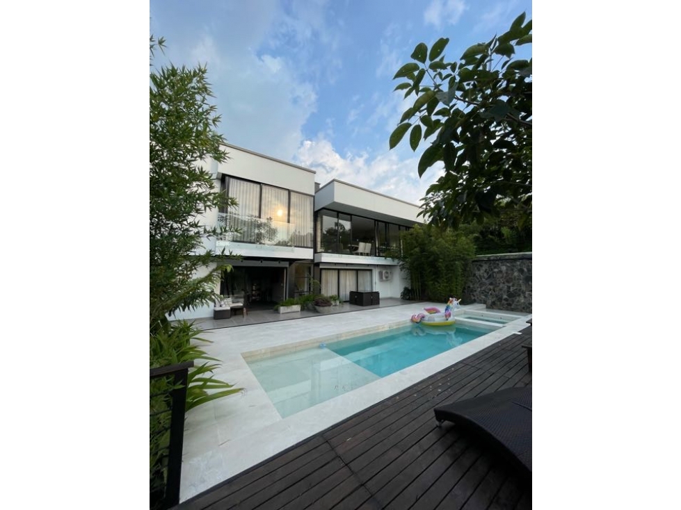RENTA O VENTA Hermosa casa en condina