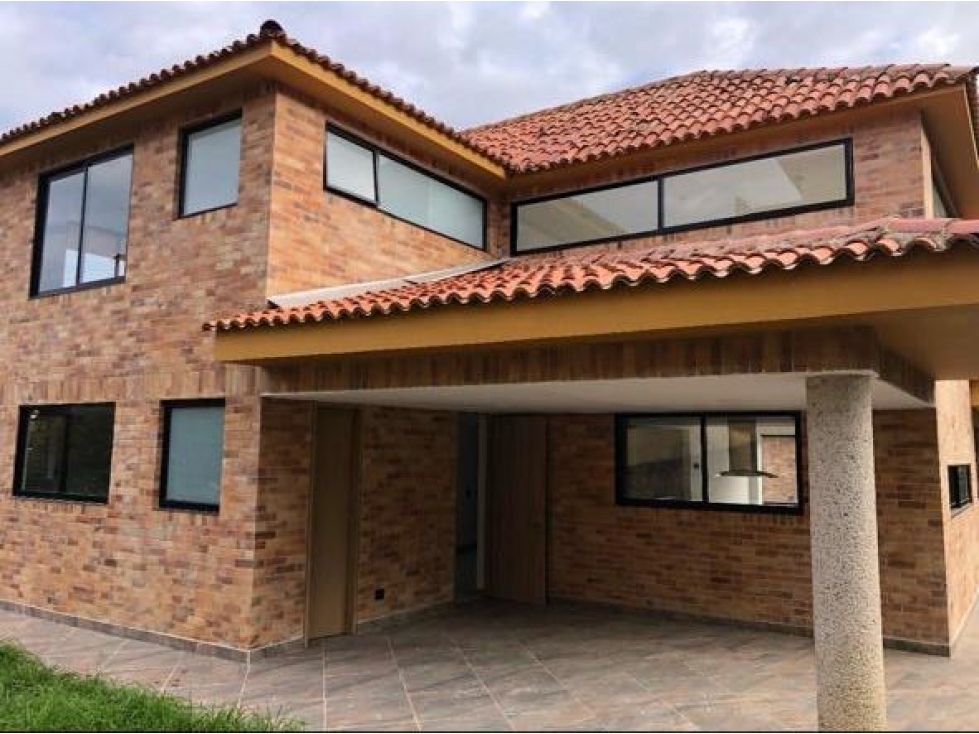 SE VENDE CASA LA CALERA URBANIZACION PRIVADA