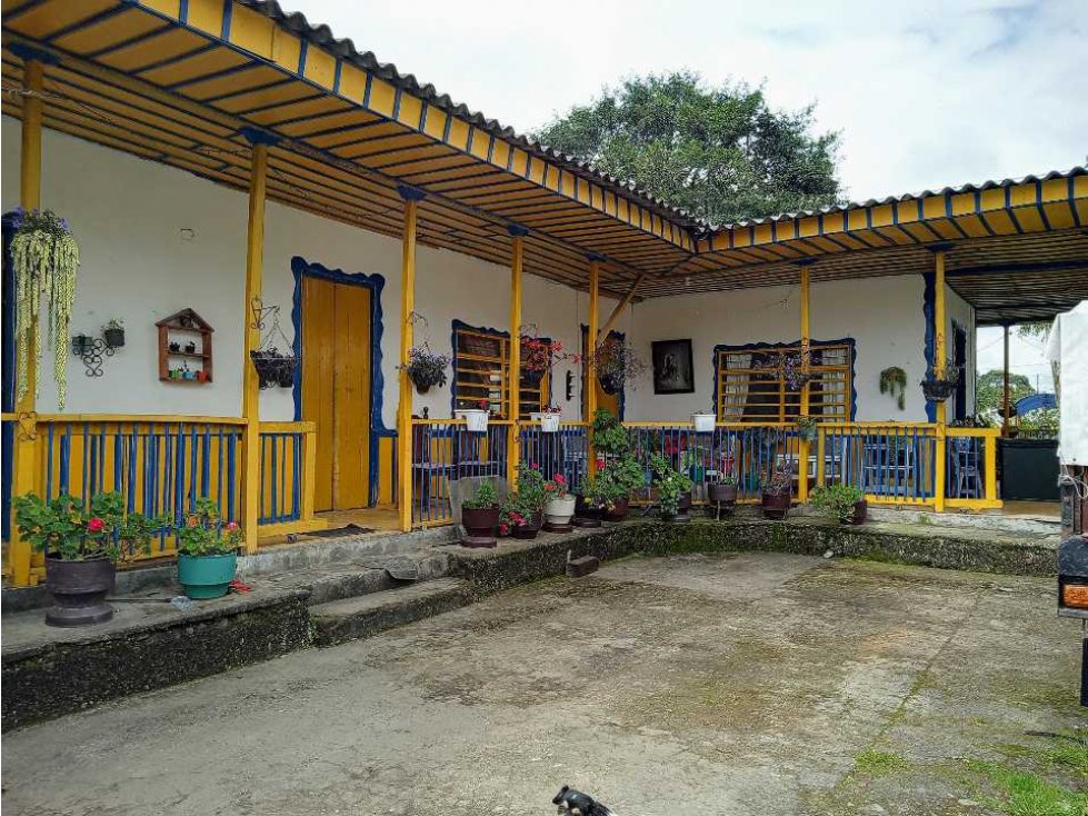 Se Vende Casa Lote Avenida Centenario