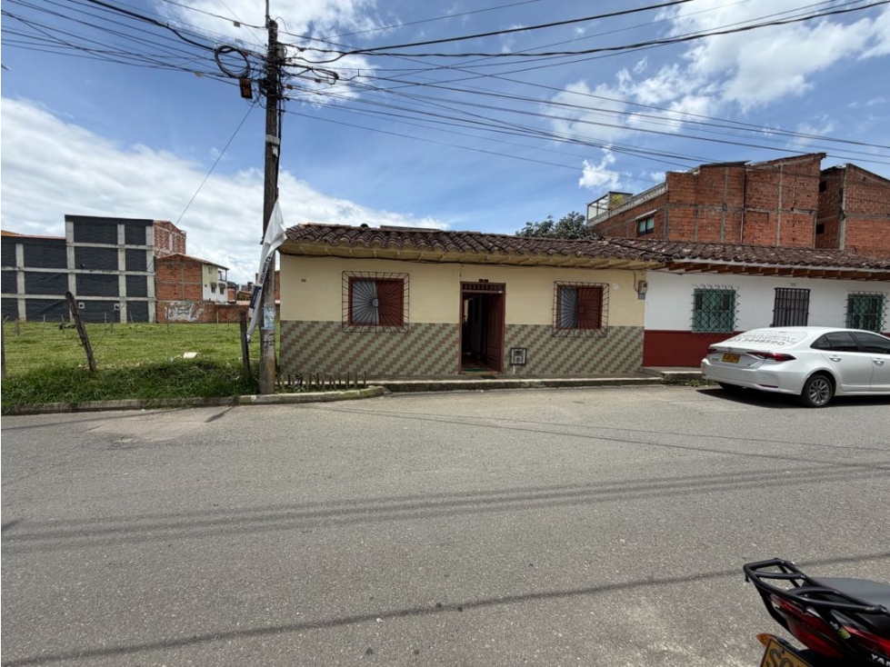 SE VENDE CASA LOTE EN LA CEJA SAN CAYETANO SE PUEDE CONSTRUIR 3+manzar