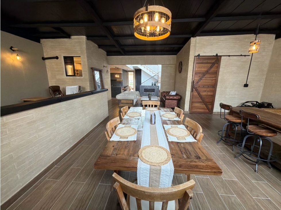 SE VENDE CASA MODERNA EN LA CEJA UNIDAD CERRADA ANTIGUA GRANDES ESPAC
