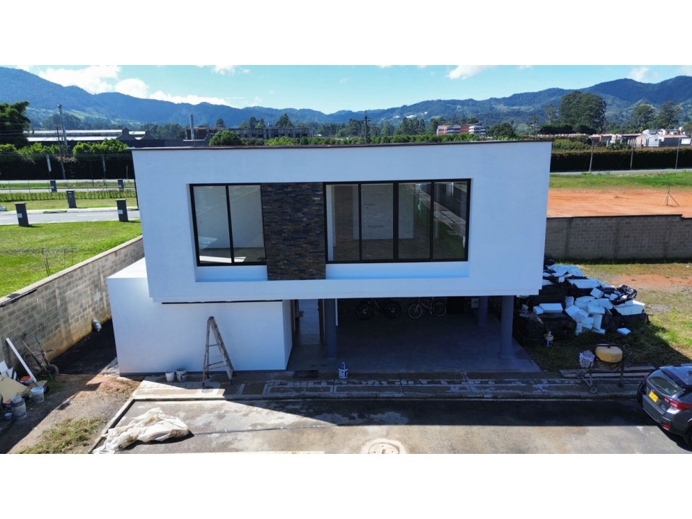 SE VENDE CASA MODERNA EN LA CEJA EN UNIDAD CERRADA PARA ESTRENAR