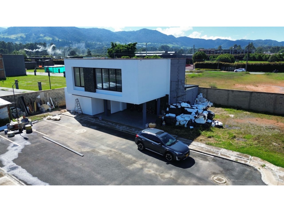 SE VENDE CASA MODERNA EN LA CEJA EN UNIDAD CERRADA PARA ESTRENAR — foto 2