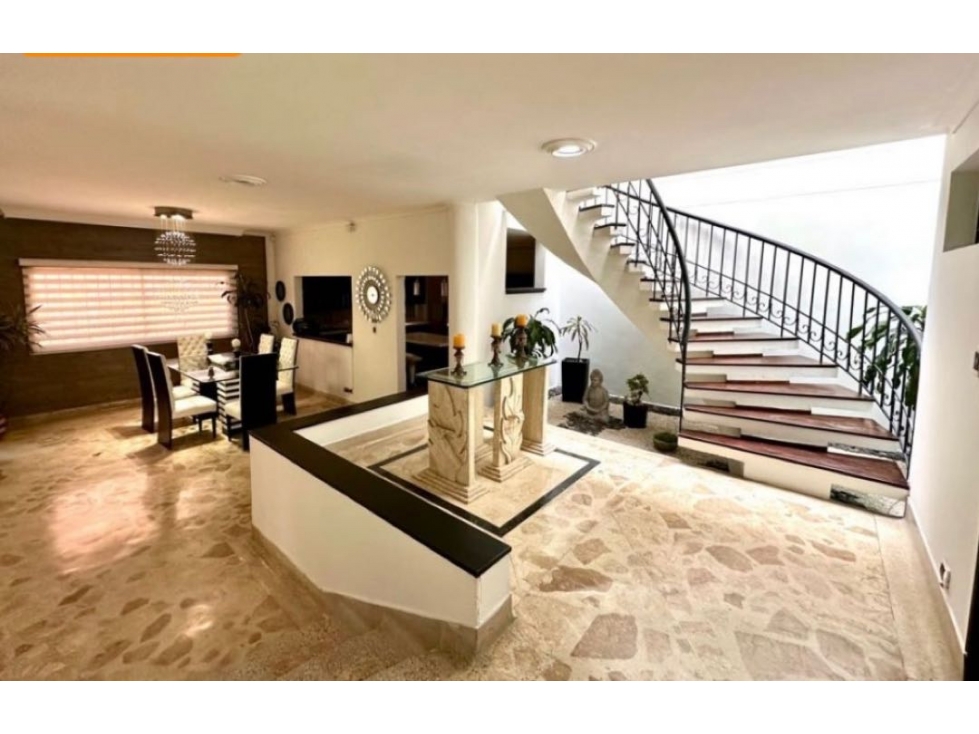 SE VENDE CASA MUY AMPLIA EN ENVIGADO. PARTE PLANA -SECTOR OTRAPARTE,