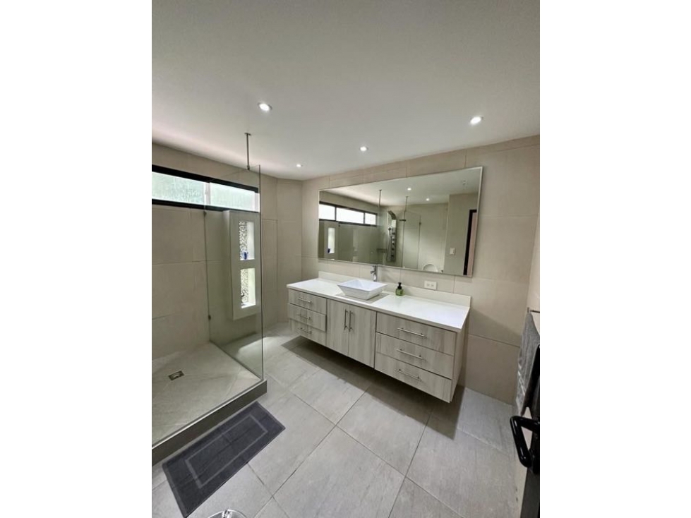 SE VENDE CASA MUY AMPLIA EN ENVIGADO. PARTE PLANA -SECTOR OTRAPARTE, — foto 5