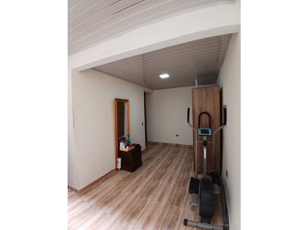 SE VENDE CASA MUY CÉNTRICA IDEAL PARA RENTABILIZAR - 2
