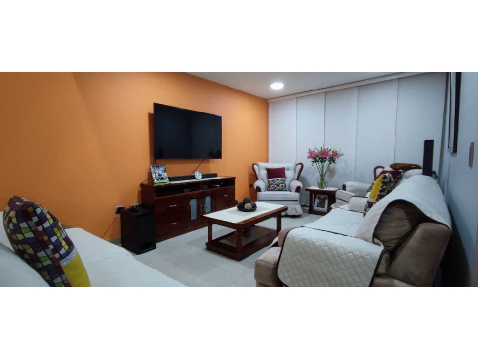 SE VENDE CASA NORMANDIA II sector - 1