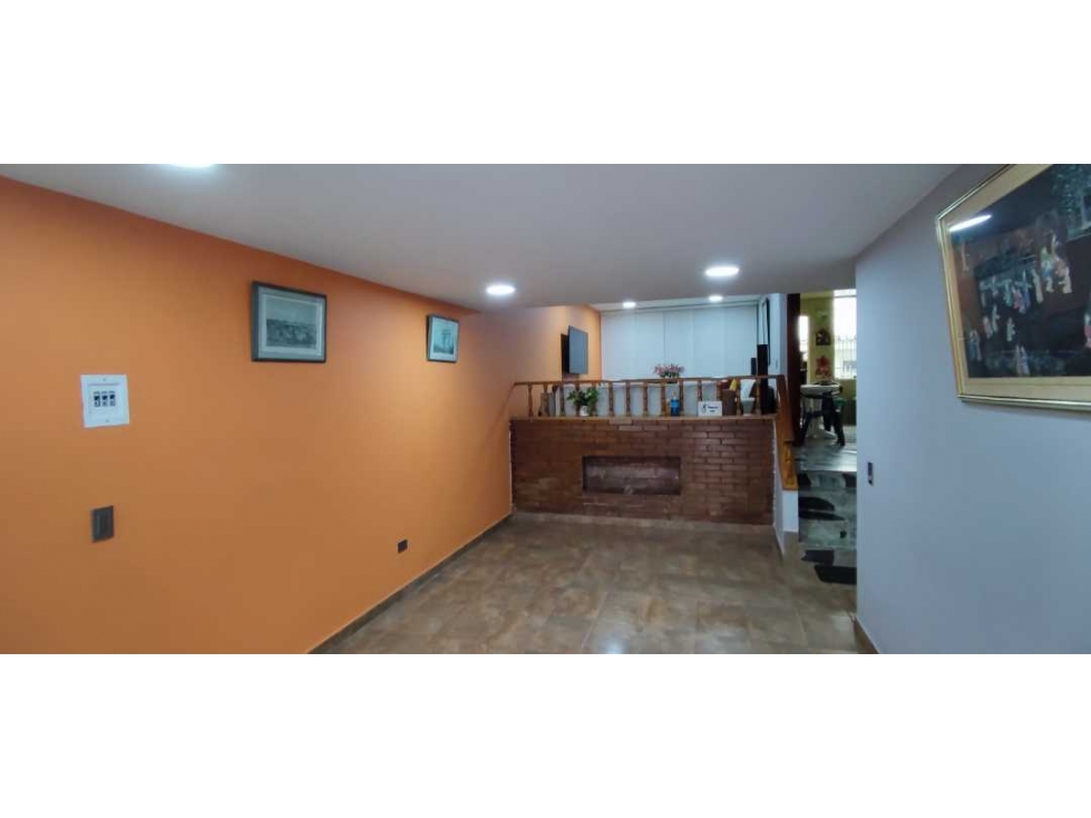 SE VENDE CASA NORMANDIA II sector - 4
