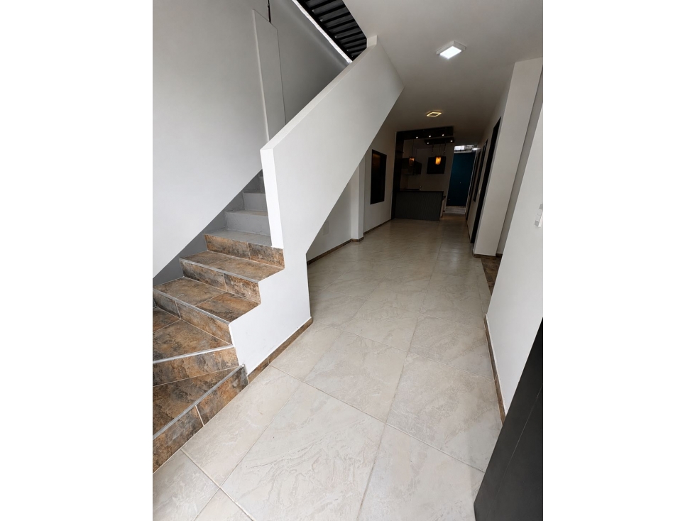 SE VENDE CASA NUEVA CON PLANCHA Y ESCALERA BARRIO OCOBOS, YOPAL — foto 2