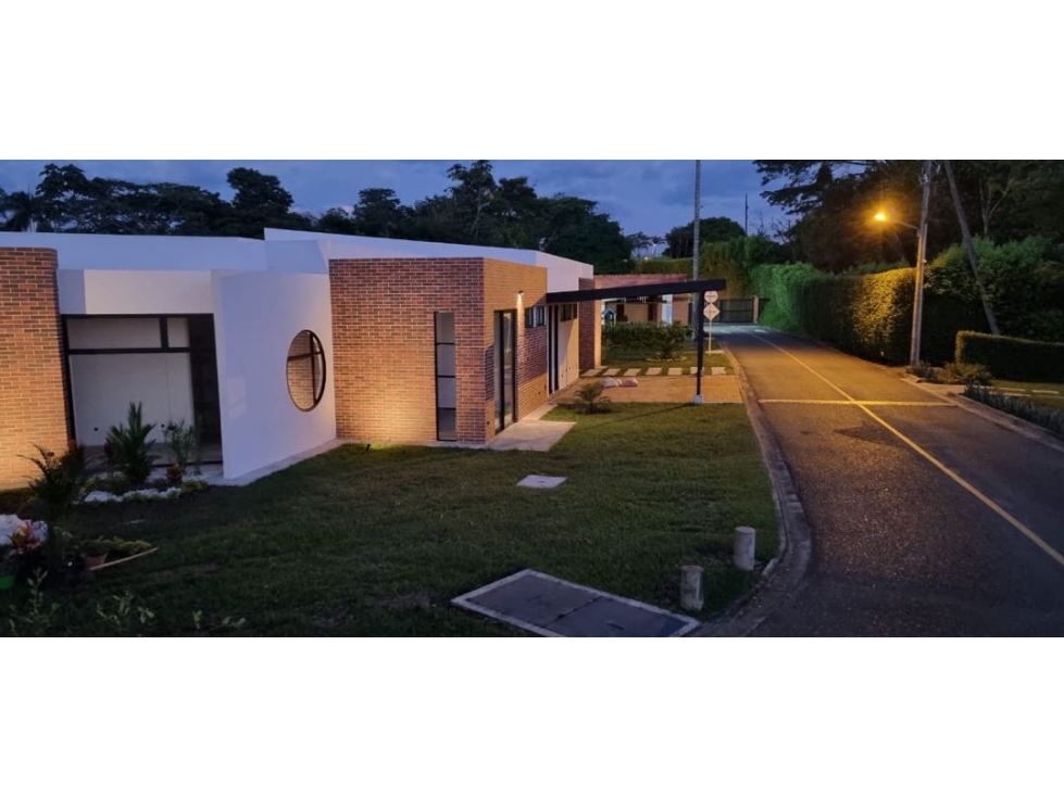 Se vende casa para estrenar en Cerritos