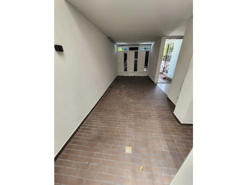 Se vende casa primer piso cerca a la universidad Luis amigo