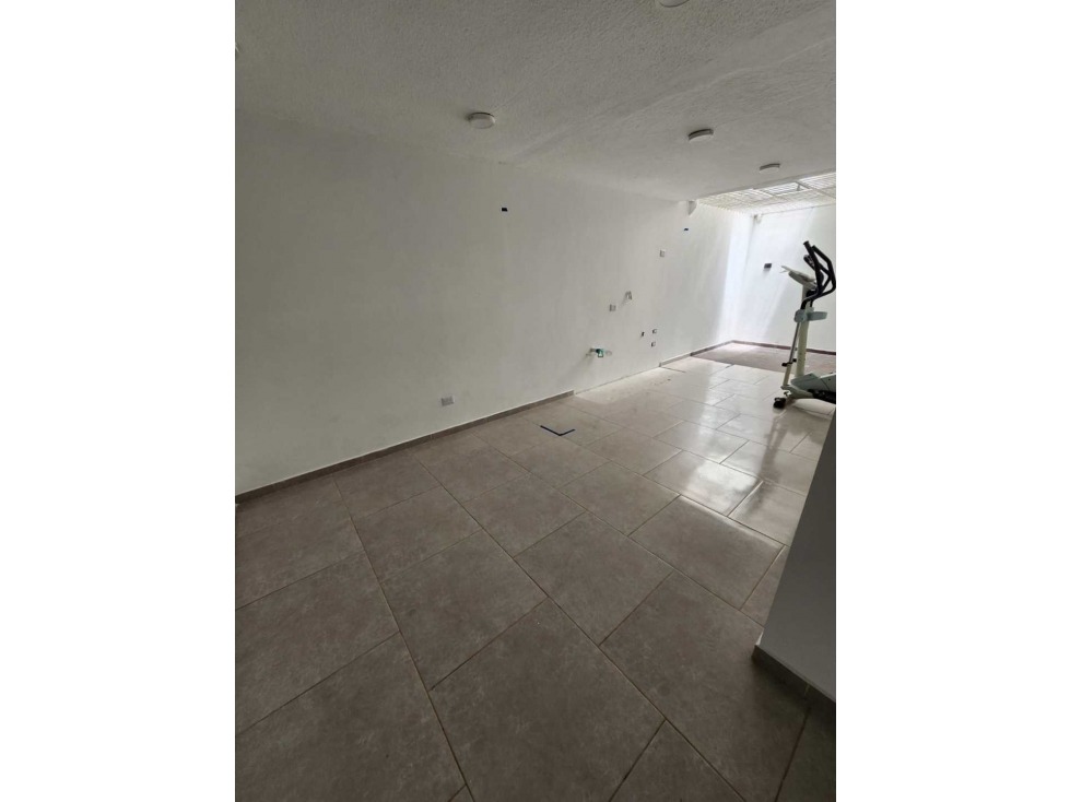Se vende casa primer piso cerca a la universidad Luis amigo — foto 3