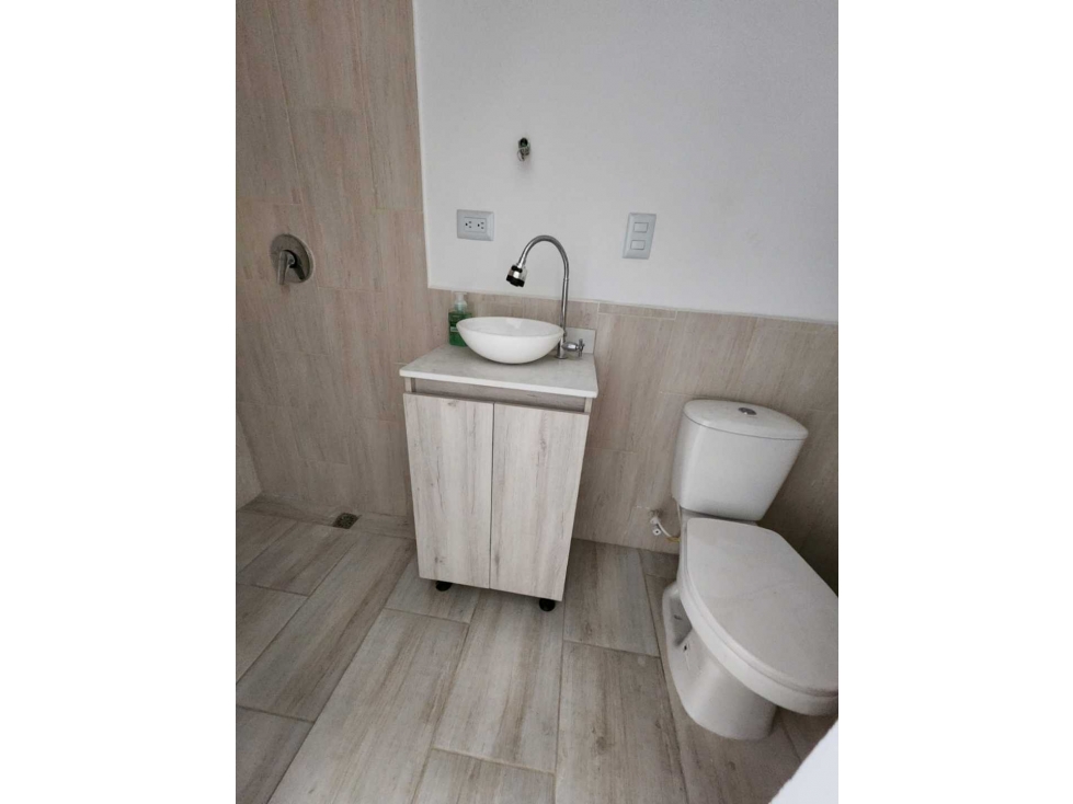 Se vende casa primer piso cerca a la universidad Luis amigo — foto 4