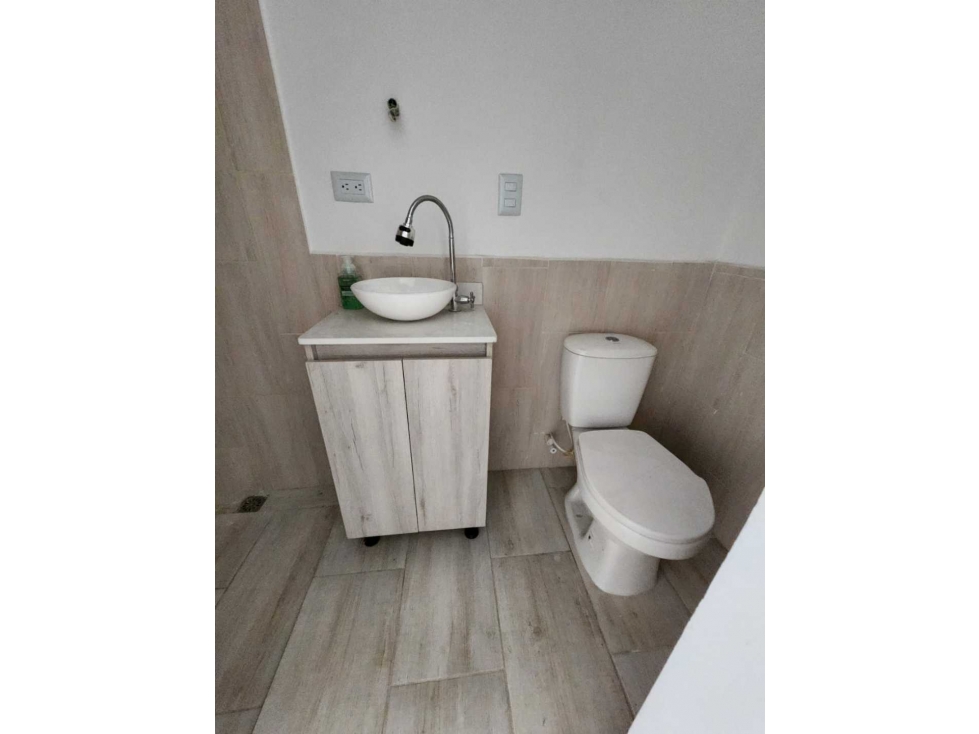 Se vende casa primer piso cerca a la universidad Luis amigo — foto 5