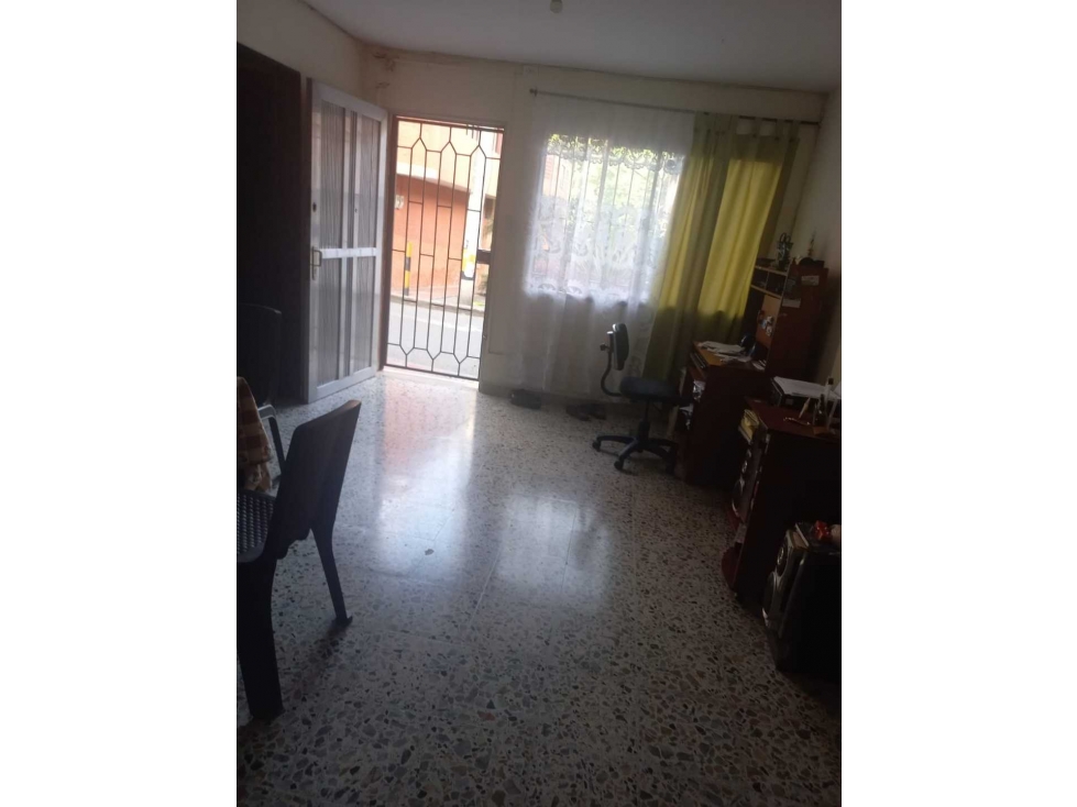 SE VENDE CASA PRIMER PISO EN LA FLORESTA LOS ALCAZARES.